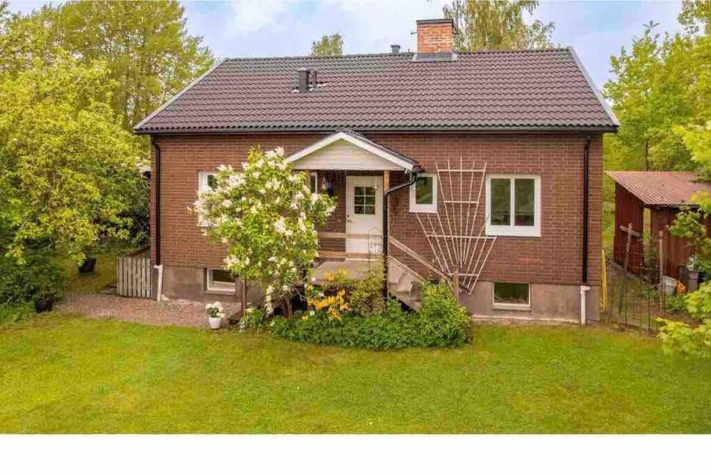 Modernt & Rymligt Sommarhus Pa Landet- Bubbelpool Villa Eskilstuna Exterior photo