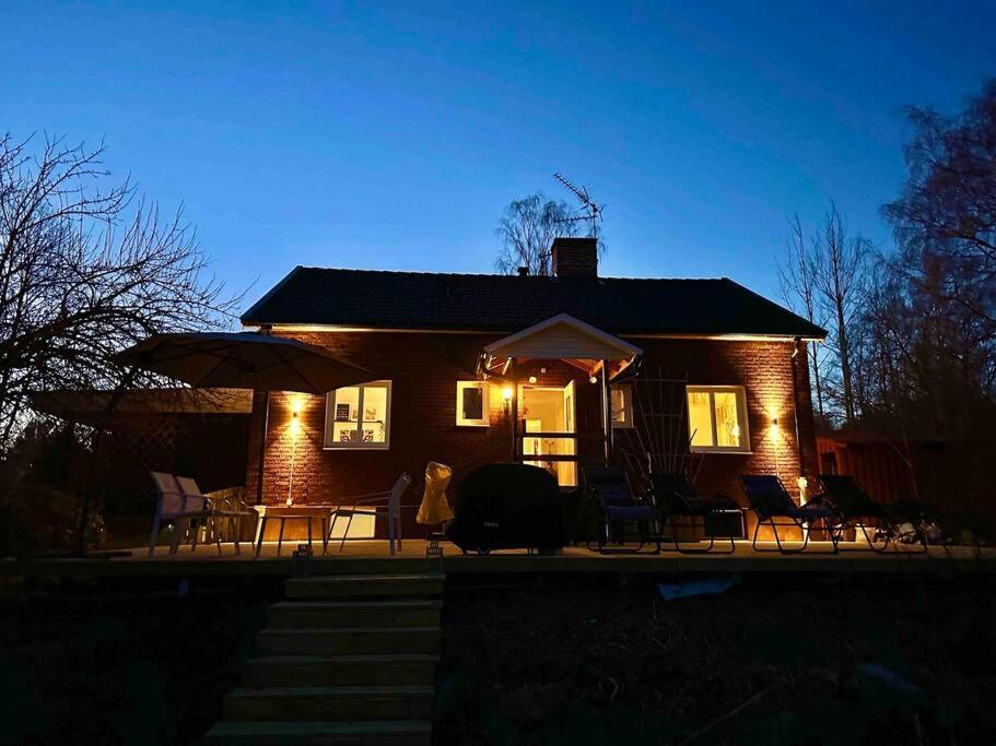Modernt & Rymligt Sommarhus Pa Landet- Bubbelpool Villa Eskilstuna Exterior photo
