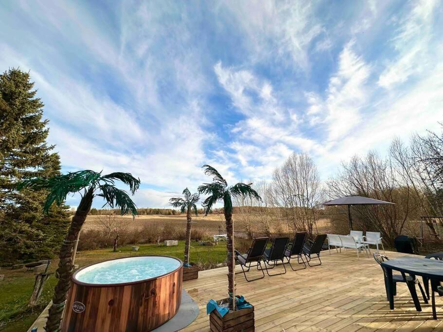 Modernt & Rymligt Sommarhus Pa Landet- Bubbelpool Villa Eskilstuna Exterior photo