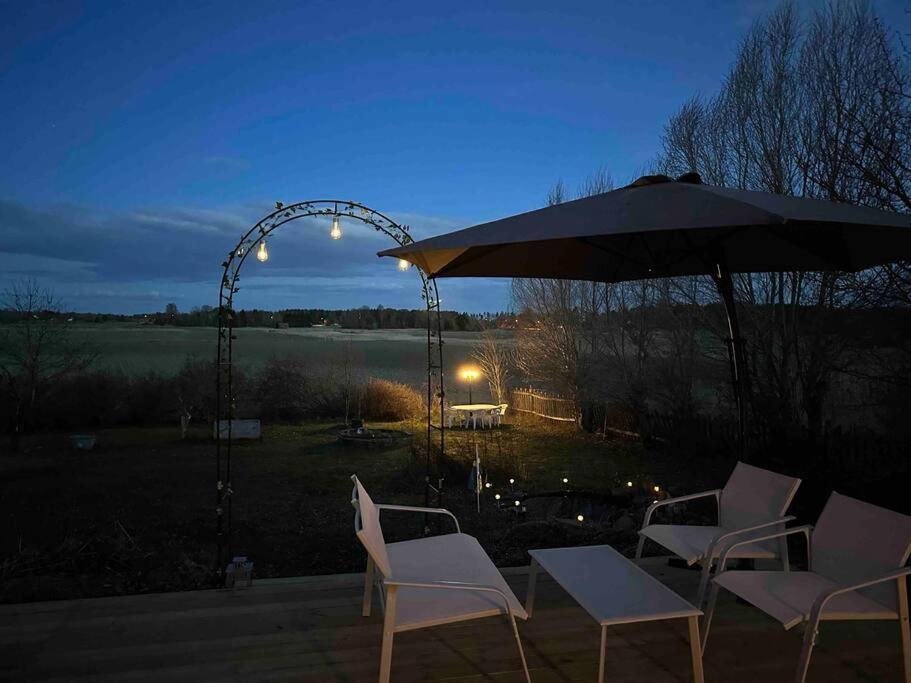 Modernt & Rymligt Sommarhus Pa Landet- Bubbelpool Villa Eskilstuna Exterior photo